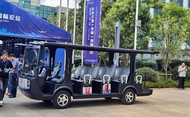 尚元智行联合开发的无人观光车惊艳亮相2024未来交通发展（昆明）国际论坛